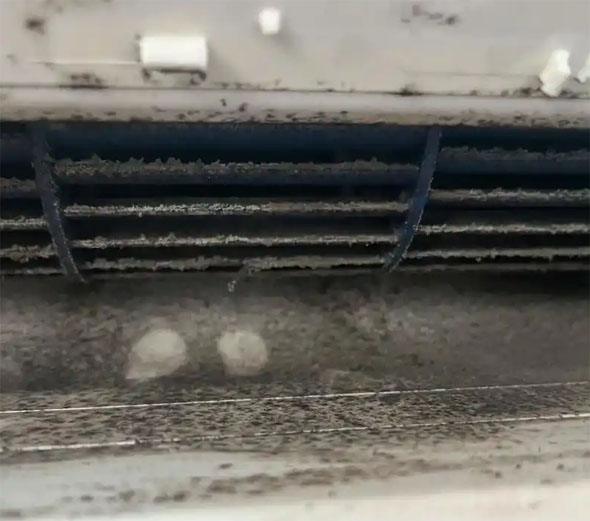 上甘岭空调吹的风有股烧焦味是怎么回事